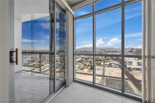 Photo #4: 2490693 Listing