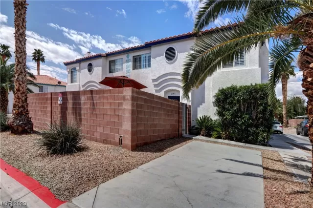 MLS: 2490708 Condo For Sale