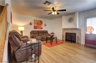 Photo #3: 2490708 Listing