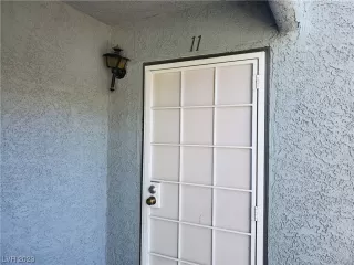 Photo #4: 2490716 Listing