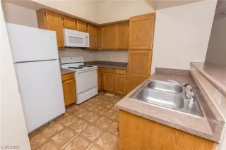 Photo #5: 2490725 Listing 