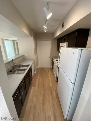 Photo #4: 2490731 Listing 