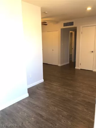 Photo #2: 2490749 Listing