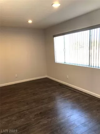 Photo #3: 2490749 Listing