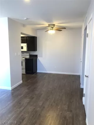 Photo #4: 2490749 Listing