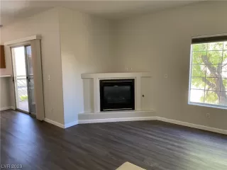 Photo #5: 2490757 Listing