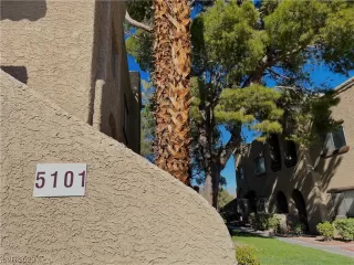 Photo #2: 2490776 Listing