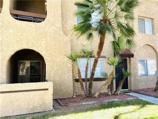 Photo #4: 2490776 Listing