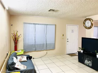 Photo #5: 2490776 Listing