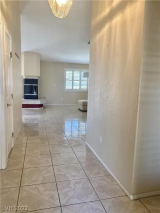 Photo #3: 2490793 Listing