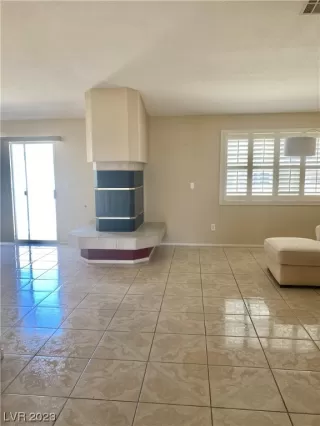 Photo #4: 2490793 Listing