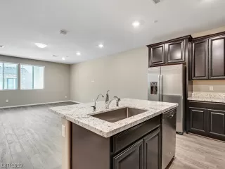 Photo #6: 2490801 Listing 