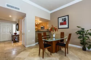 Photo #3: 2490820 Listing