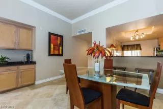 Photo #4: 2490820 Listing