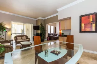 Photo #5: 2490820 Listing