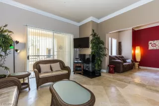 Photo #6: 2490820 Listing