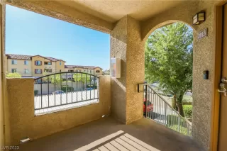 Photo #2: 2490823 Listing 