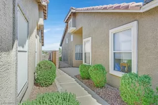 Photo #1: 2490829 Listing 