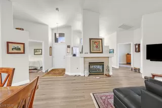 Photo #3: 2490829 Listing 