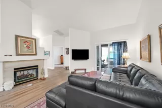 Photo #5: 2490829 Listing 