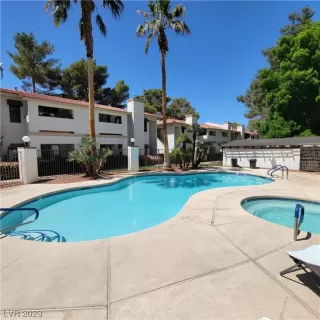 Photo #2: 2490831 Listing 