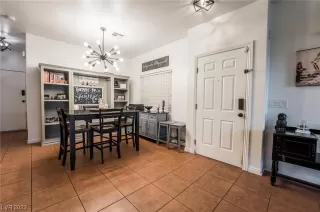 Photo #3: 2490833 Listing