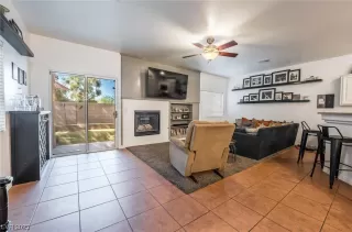 Photo #4: 2490833 Listing