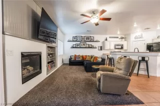 Photo #5: 2490833 Listing