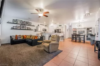 Photo #6: 2490833 Listing