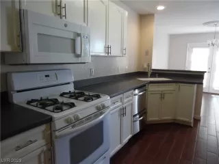 Photo #3: 2490836 Listing 