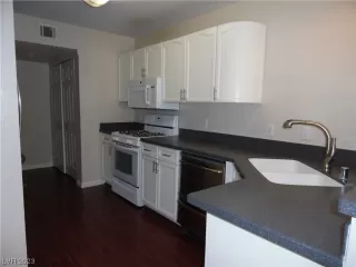 Photo #4: 2490836 Listing 