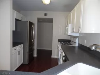 Photo #5: 2490836 Listing 