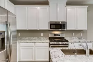 Photo #2: 2490842 Listing