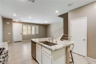 Photo #3: 2490842 Listing