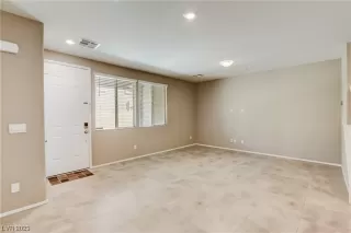 Photo #5: 2490842 Listing