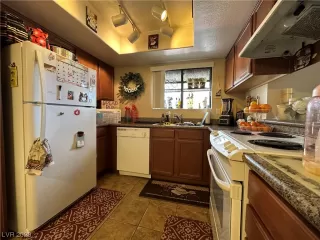 Photo #2: 2490844 Listing