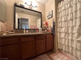 Photo #4: 2490844 Listing