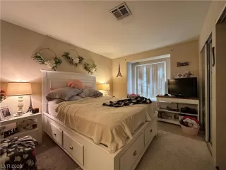 Photo #5: 2490844 Listing