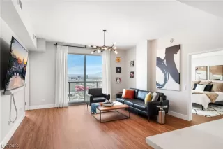 Photo #2: 2490862 Listing 