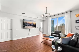 Photo #3: 2490862 Listing 