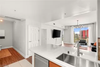 Photo #4: 2490862 Listing 