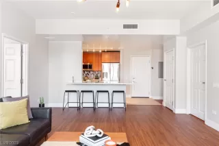 Photo #6: 2490862 Listing 