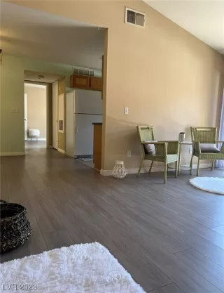 Photo #4: 2490866 Listing 