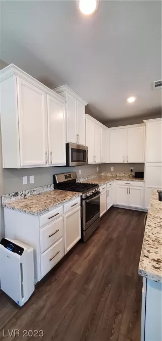 Photo #3: 2490870 Listing 