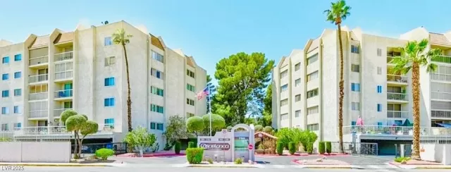 MLS: 2490904 Condo For Sale