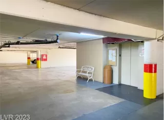 Photo #5: 2490904 Listing