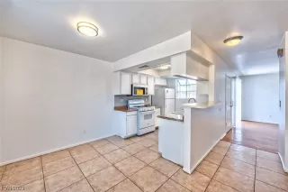 Photo #4: 2490907 Listing 