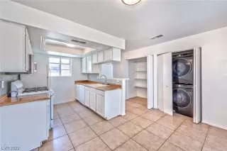 Photo #5: 2490907 Listing 