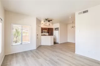 Photo #5: 2490923 Listing 