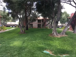 Photo #3: 2490937 Listing 